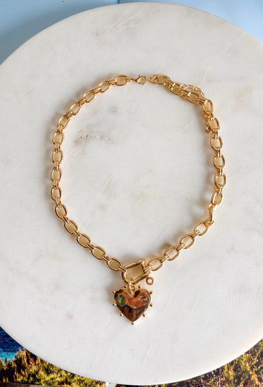 Sweet, simple, and easy to wear! This gold open chain necklace features a beautiful gold heart pendant finished with delicate gold detailing around the edges for a little extra charm. The open chain design gives it a modern feel while keeping the look timeless and feminine. Perfect for everyday wear, this necklace layers beautifully with other favorites or shines all on its own. It’s a versatile piece that adds a soft golden glow to any outfit.