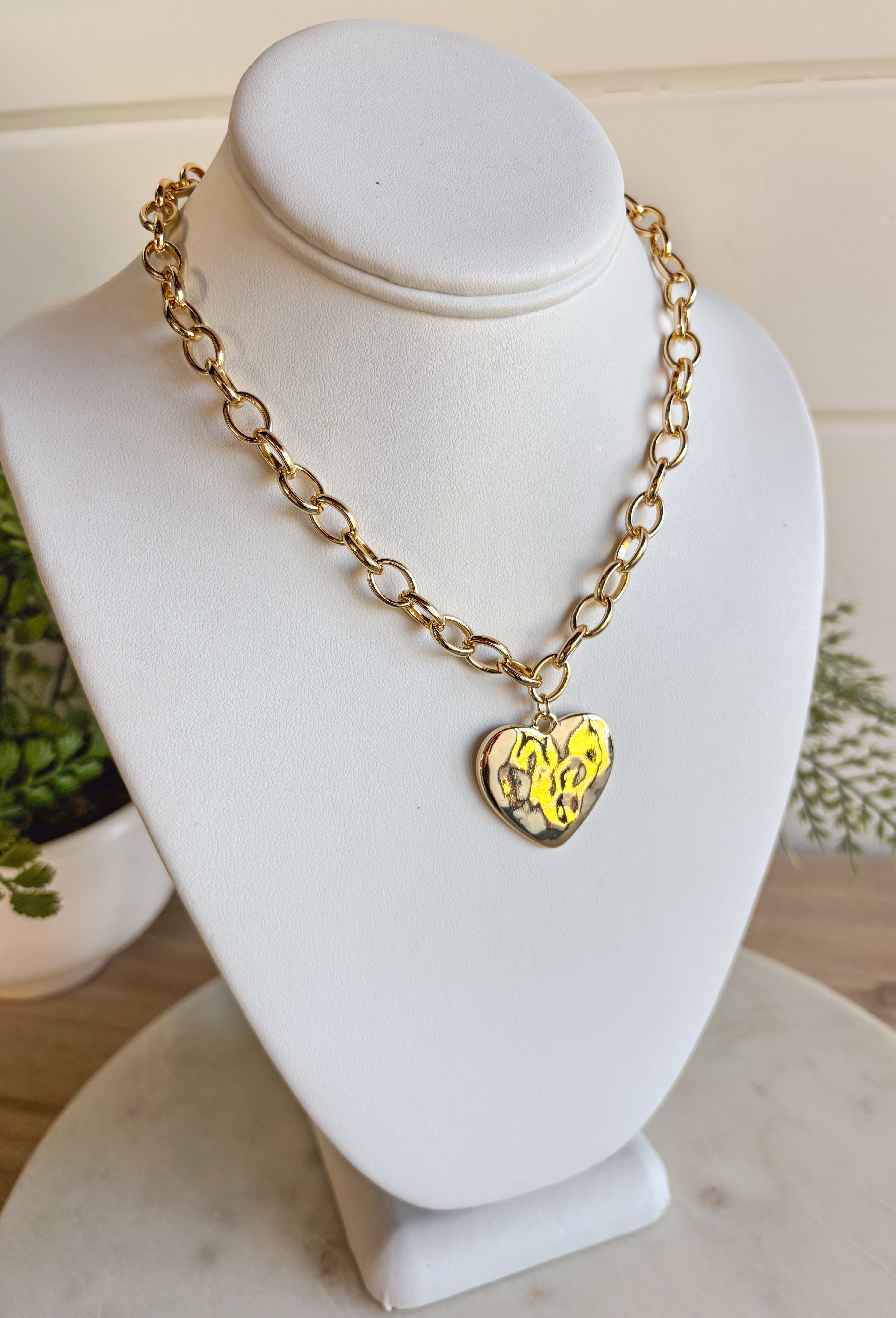Simple, stylish, and oh-so versatile—this gold chain necklace is the perfect finishing touch for any look. Designed with a textured heart charm, it adds just the right amount of detail and personality without overpowering your outfit. With its adjustable extender, you can wear it closer to the neckline for layering or a little longer on its own. A timeless piece you’ll keep reaching for, no matter the occasion.