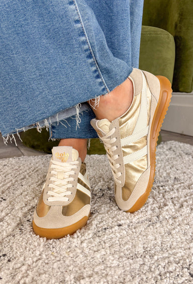 A fresh take on your everyday sneaker! The Gola Firefly Metallic brings just the right amount of shine with its striking gold finish, perfectly balanced by neutral suede and soft off-white accents. It’s eye-catching without feeling over the top—making it easy to style for everyday wear. Blending classic design with modern detail, this sneaker delivers that polished, put-together look while still keeping things comfortable and casual. 