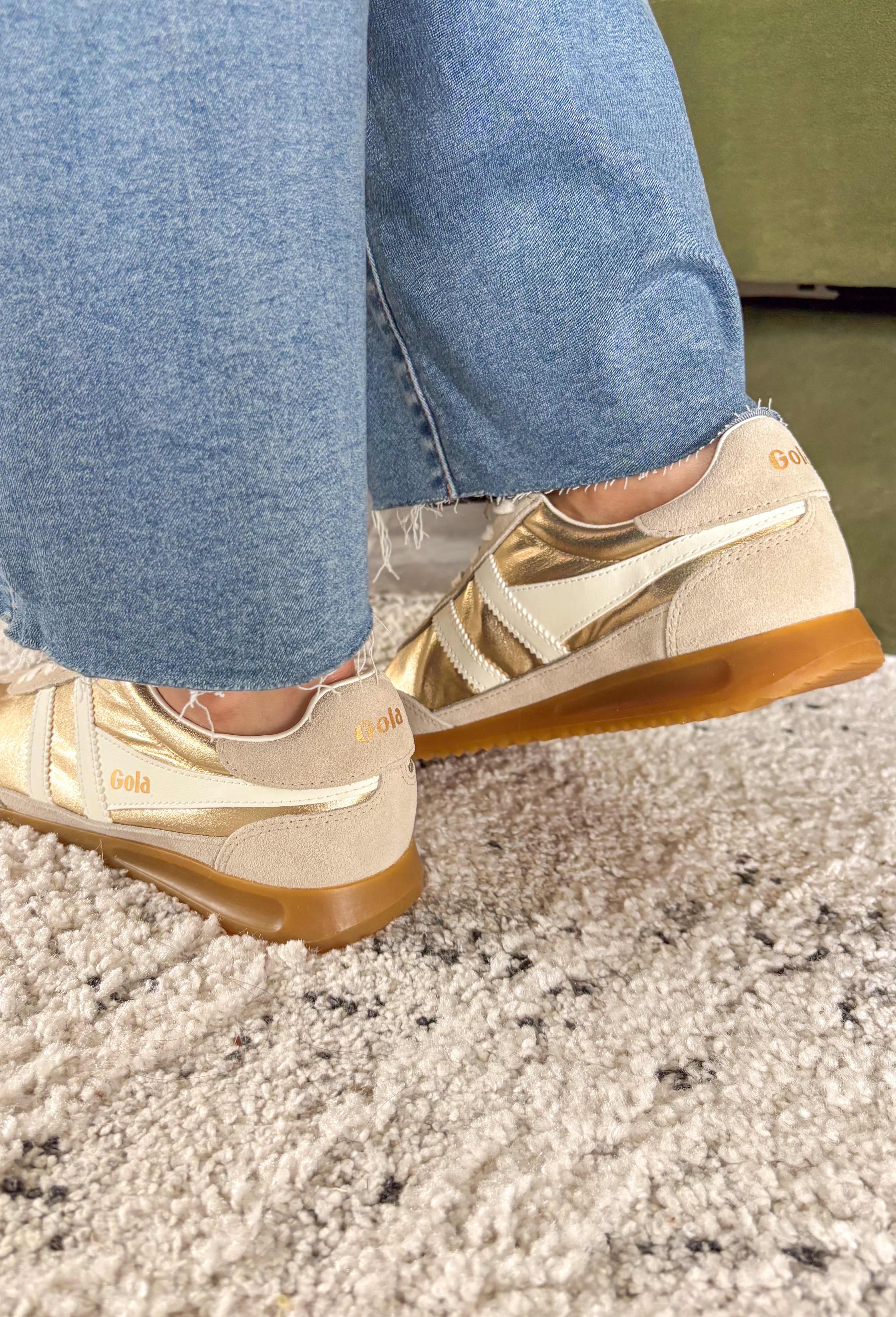 A fresh take on your everyday sneaker! The Gola Firefly Metallic brings just the right amount of shine with its striking gold finish, perfectly balanced by neutral suede and soft off-white accents. It’s eye-catching without feeling over the top—making it easy to style for everyday wear. Blending classic design with modern detail, this sneaker delivers that polished, put-together look while still keeping things comfortable and casual. 
