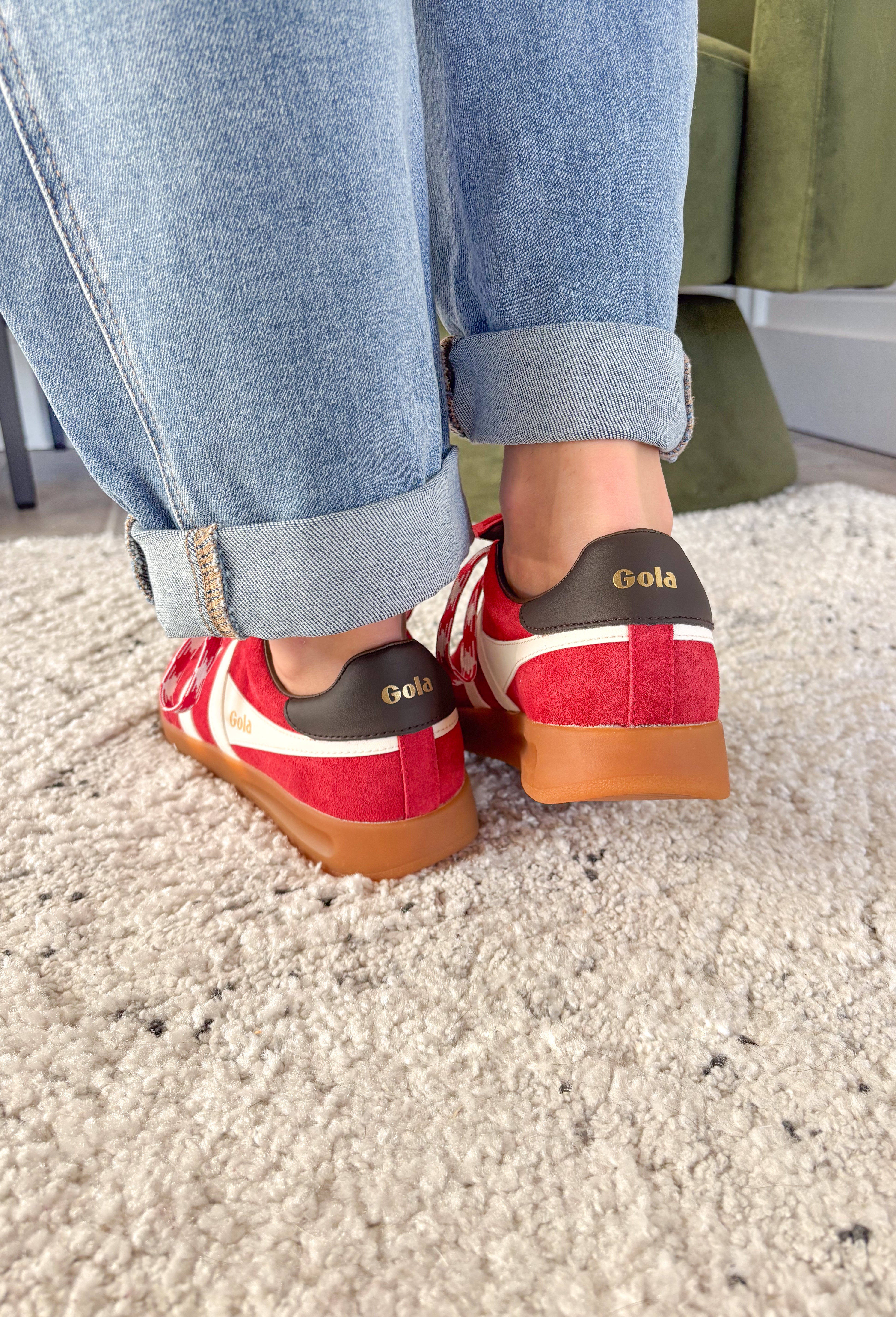 The Stadia ‘86 sneaker takes inspiration from Gola’s archives with a retro football silhouette reimagined for today. Crafted with a rich red suede upper, this style features check laces, a gum cup sole, and the brand’s signature off-white wingflash trim. A fold-over tongue and dark brown tab finish the design, giving it a true vintage feel with modern wearability. A standout sneaker that’s ready to bring bold, heritage style to your everyday looks.