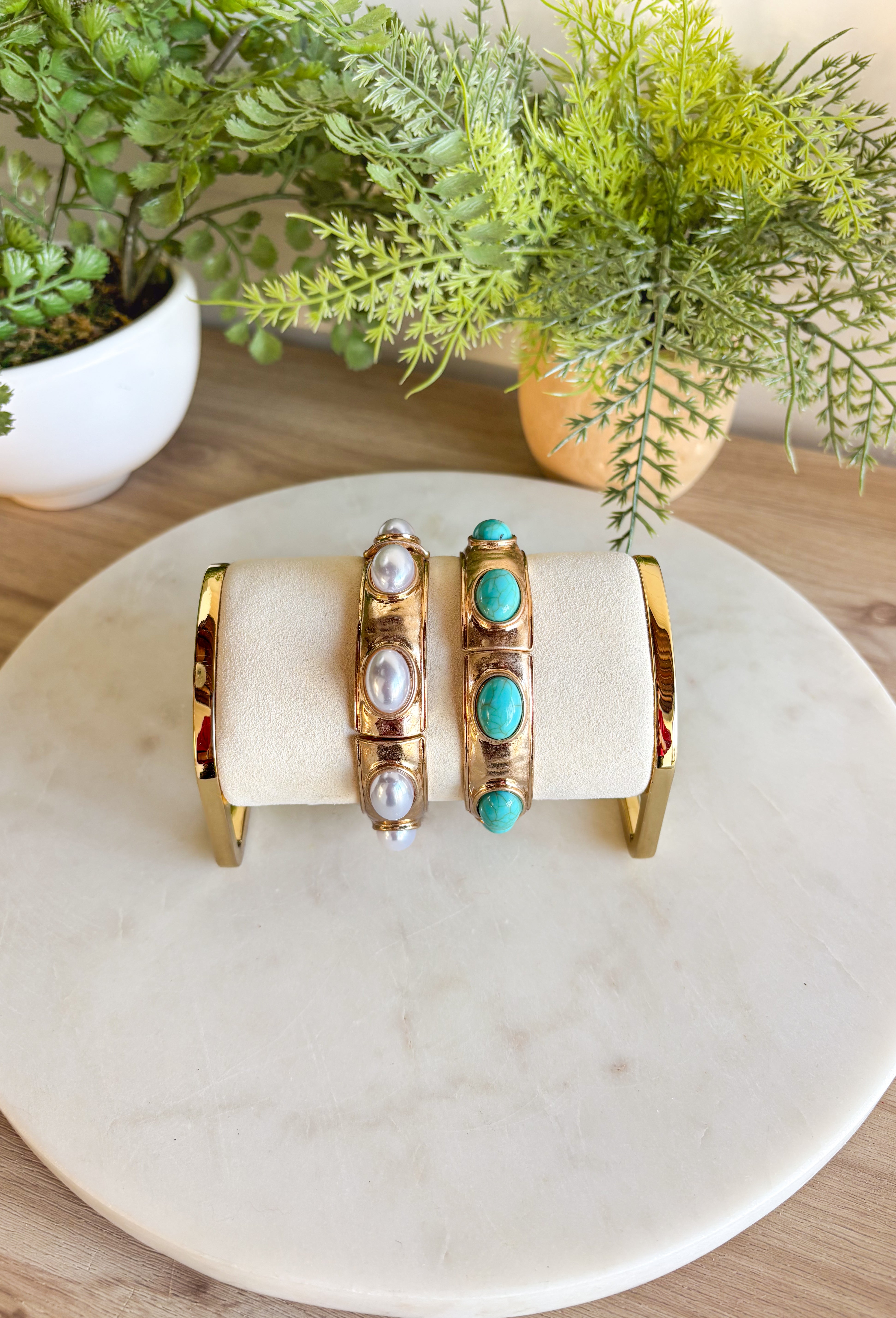 Add a touch of color and shine to your look with this gold bracelet featuring pearls all around. Designed in a pull-on style for easy wear, it’s lightweight, versatile, and the perfect finishing piece for both casual and dressier outfits. With its timeless mix of gold and pearls, this bracelet is one you’ll reach for season after season.