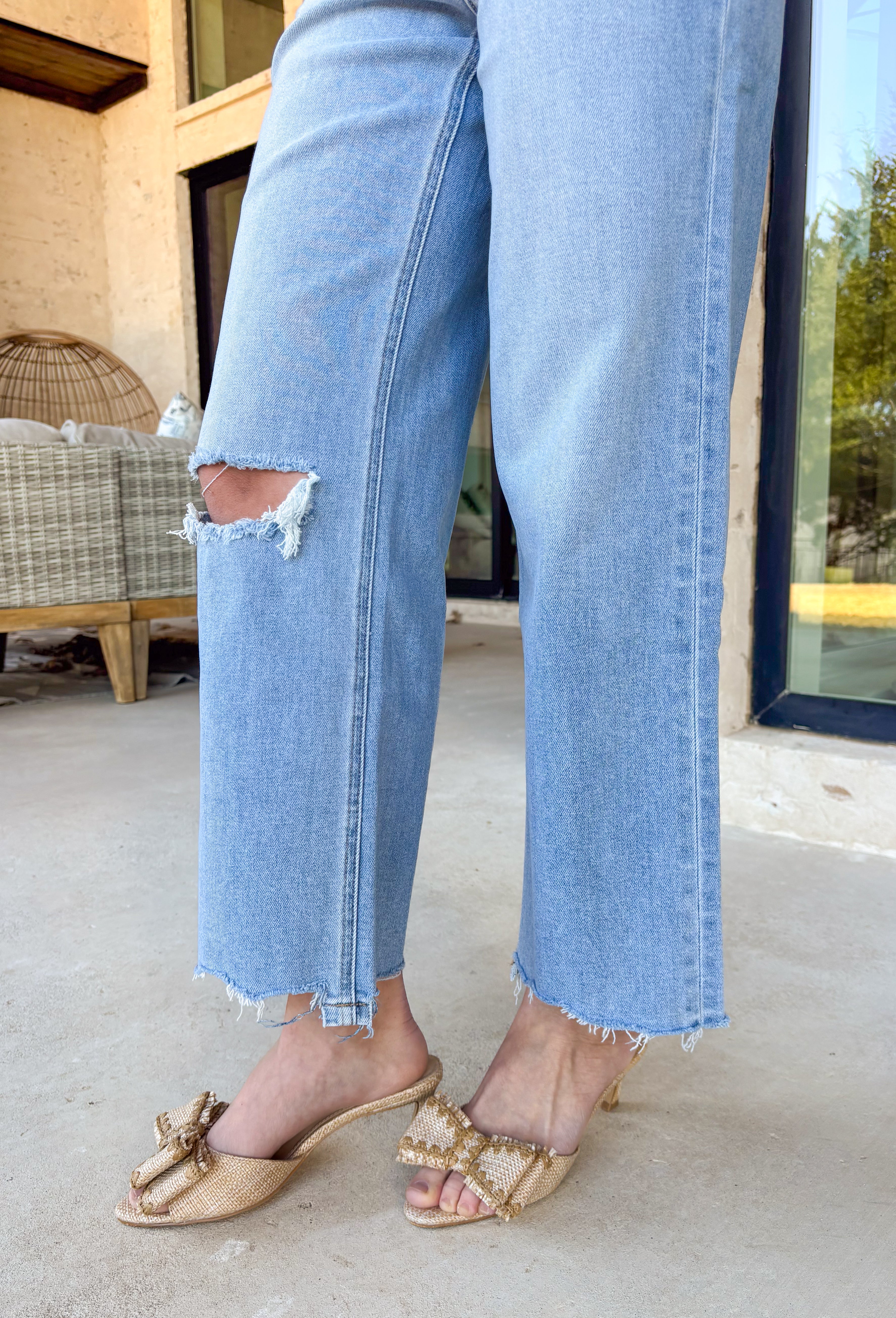 Meet your new go-to denim for spring and beyond! These light wash wide leg jeans by Vervet are the perfect mix of classic and cool, featuring a relaxed wide leg fit with just the right amount of edge. The distressed knee detail gives them that lived-in, effortless vibe, while the raw edge hem adds a fun, laid-back finish that looks amazing with everything from sneakers to sandals.