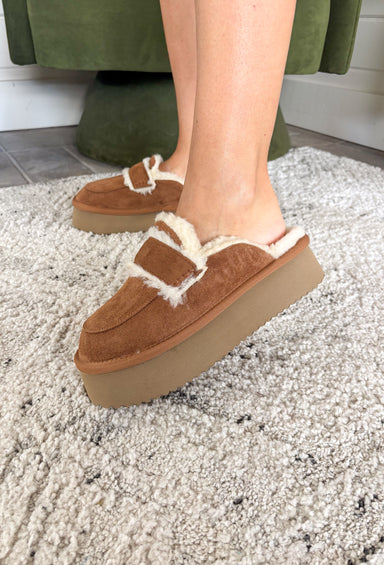 The Veg Out Platform Mule by Hey Girl by Corkys is where everyday comfort meets laid-back style. Crafted with a soft camel suede upper and lined in plush faux shearling, this slip-on mule is as cozy as it is trendy. The round toe keeps it casual, while the platform sole adds a retro-inspired edge—perfect for styling with everything from denim to loungewear. Designed for all-day wear, it’s the ultimate cozy-chic shoe to take you through the season.