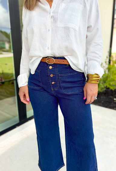 Brinkley Belt in Brown, light cognac belt with oval gold belt loop 