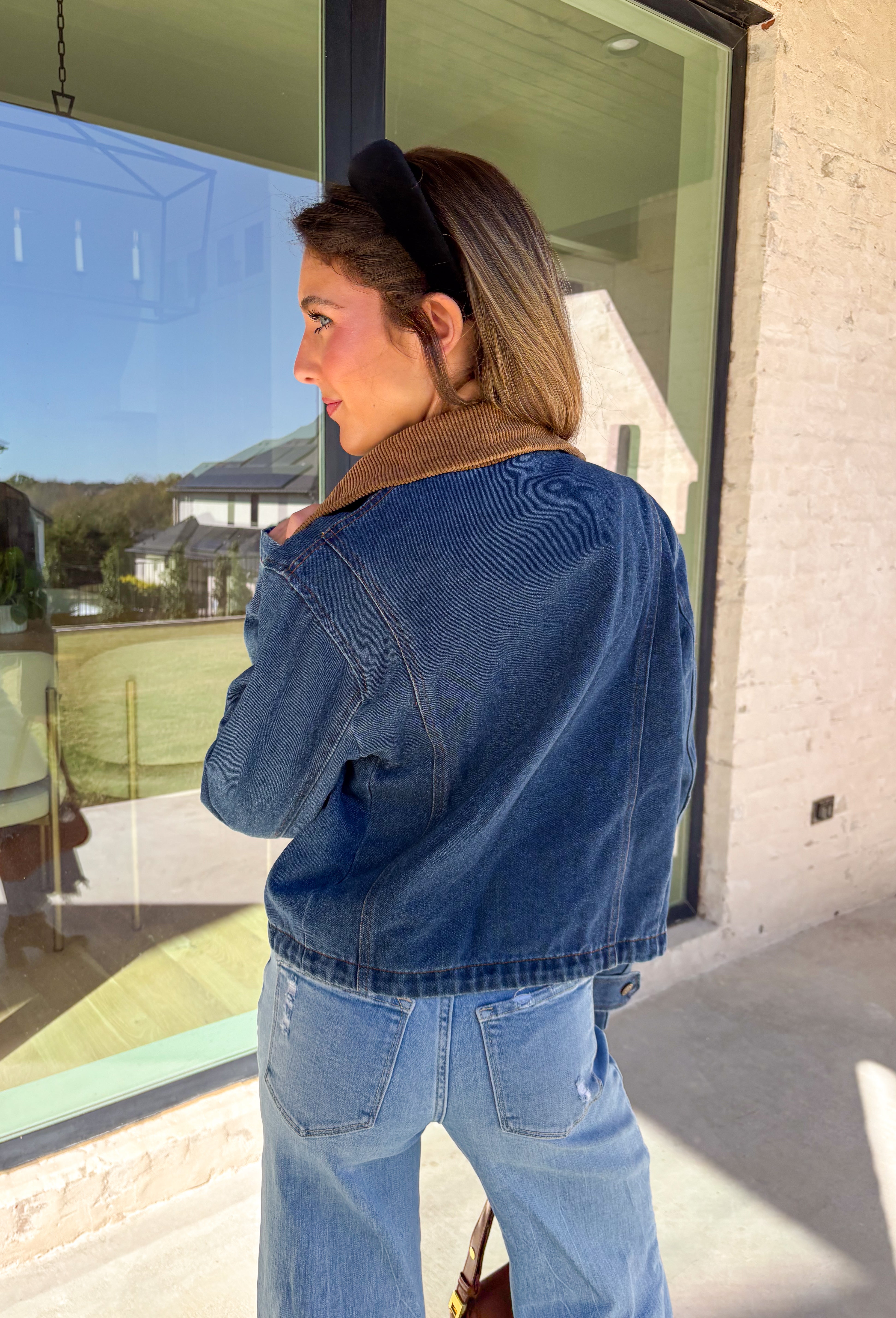 Classic and effortlessly cool, this denim barn jacket by Haute Monde is the perfect layer for the winter season. Featuring a soft brown corduroy collar and zip-front closure, it blends timeless design with everyday comfort. Functional front pockets and structured denim give it that lived-in look you’ll love for layering over your favorite winter sweaters or flannels.