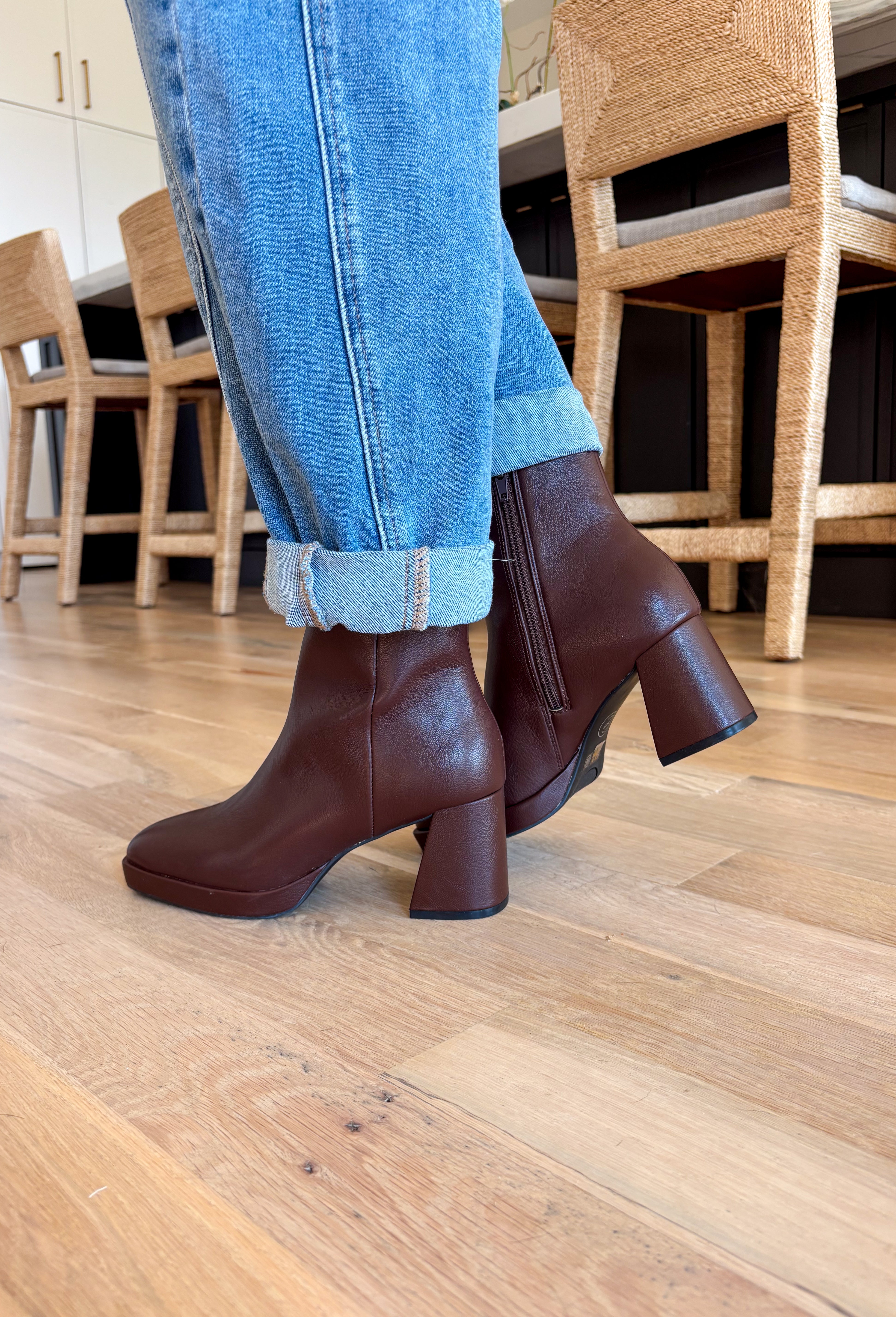 The Chinese Laundry Dodger Smoosh Brown Boots combine classic style with everyday comfort. Crafted in a versatile brown shade, these boots feature a sleek silhouette designed to complement a wide range of outfits. Their cushioned insoles provide lasting support, making them ideal for all-day wear. Durable construction ensures these boots maintain their shape and finish, while the textured sole enhances traction for stability. Perfect for both casual and dressier occasions, they offer a refined look with dep