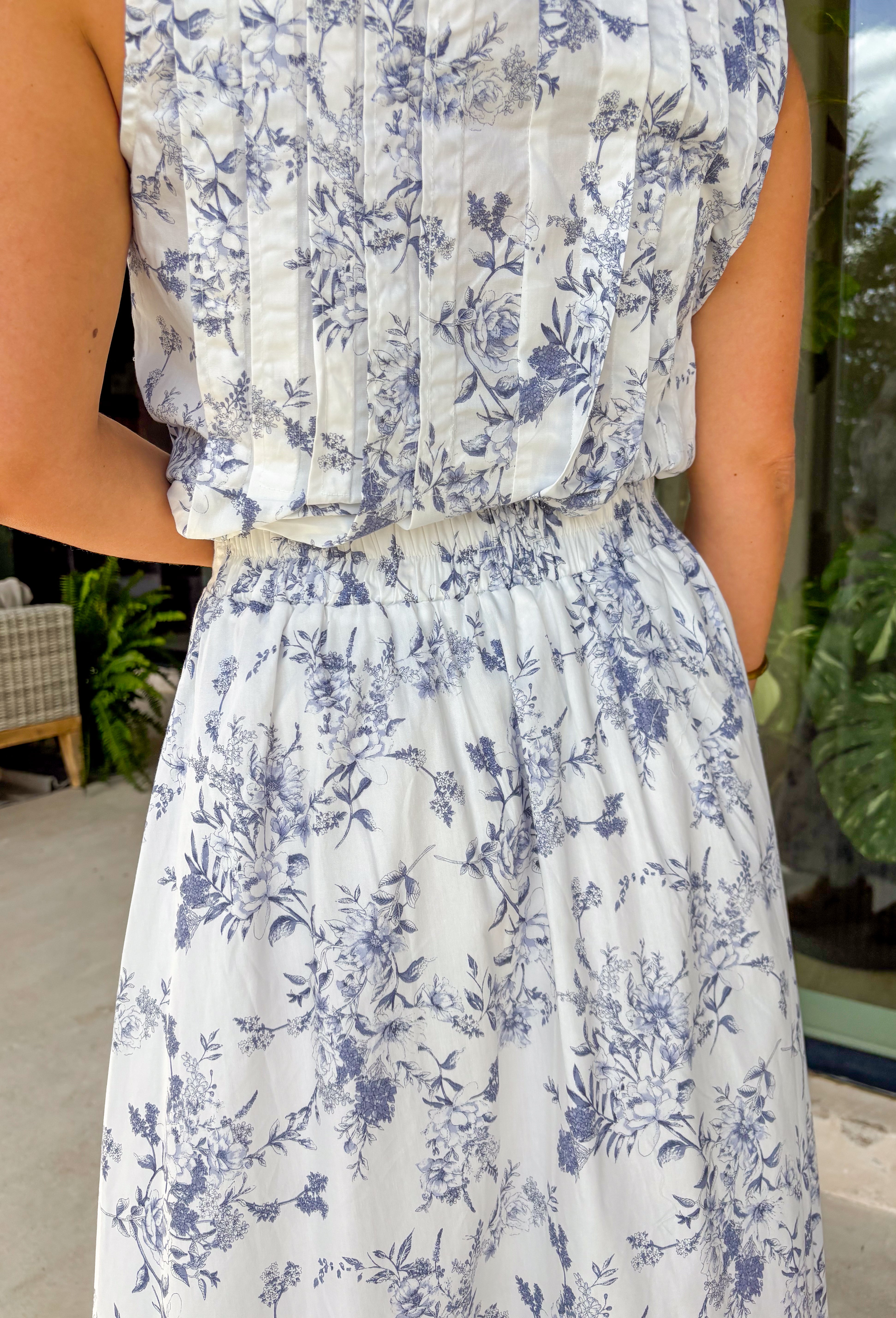 Crisp white and navy is always a yes! This matching midi skirt features a timeless navy floral print throughout for a fresh, polished look that’s perfect for sunny days. The flowy silhouette gives it beautiful movement, while the elastic waistband keeps it comfortable and easy to wear all day long. Lightweight in 100% cotton and effortlessly versatile, this skirt is perfect for everything from weekend brunch to vacation strolls. 