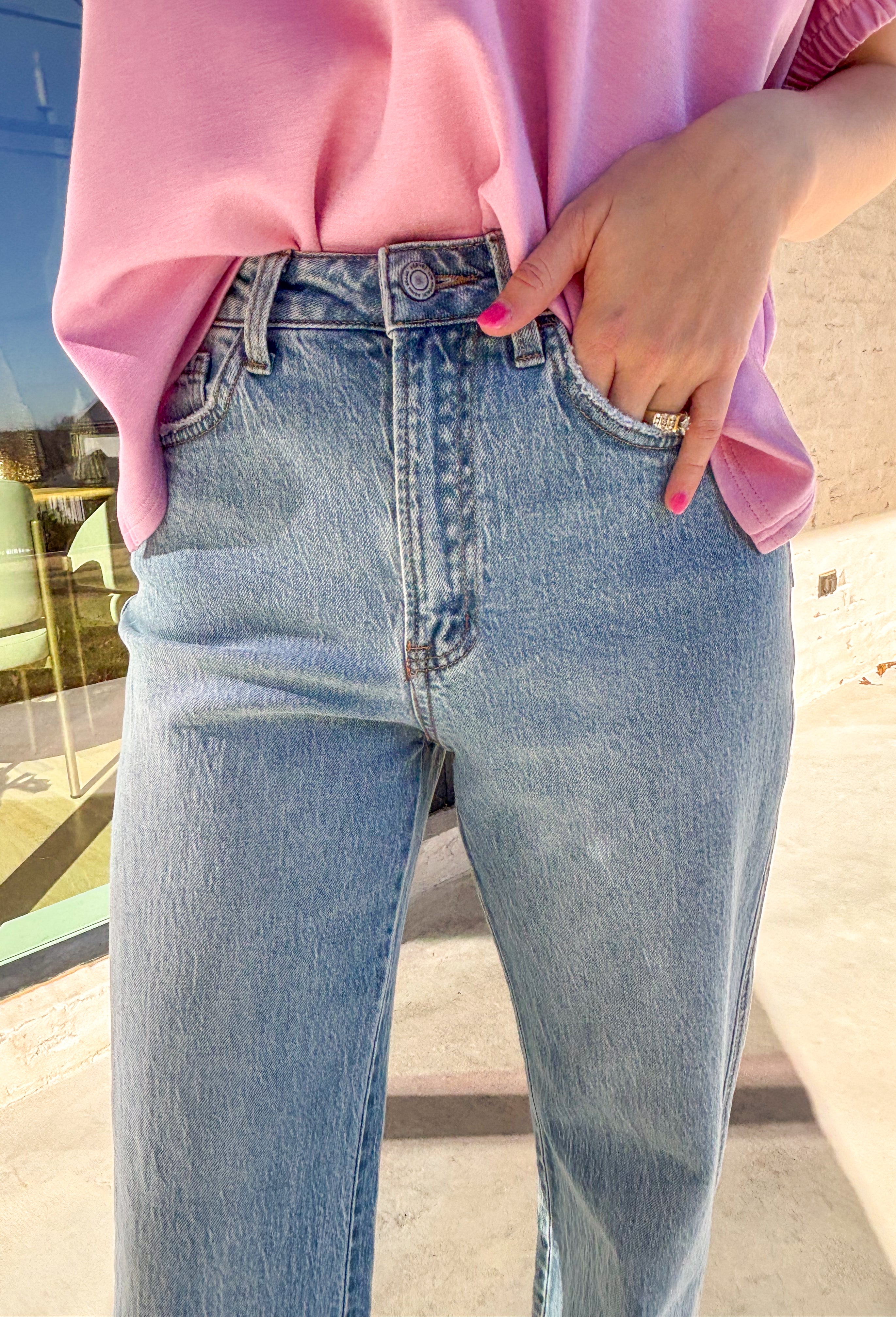 Experience ultimate comfort and style with the Gabby Super High-Rise Baggy Straight Jean by Vervet. Crafted with a light wash, these jeans offer a super high-rise waist and a baggy straight fit for a flattering and relaxed look.&nbsp;