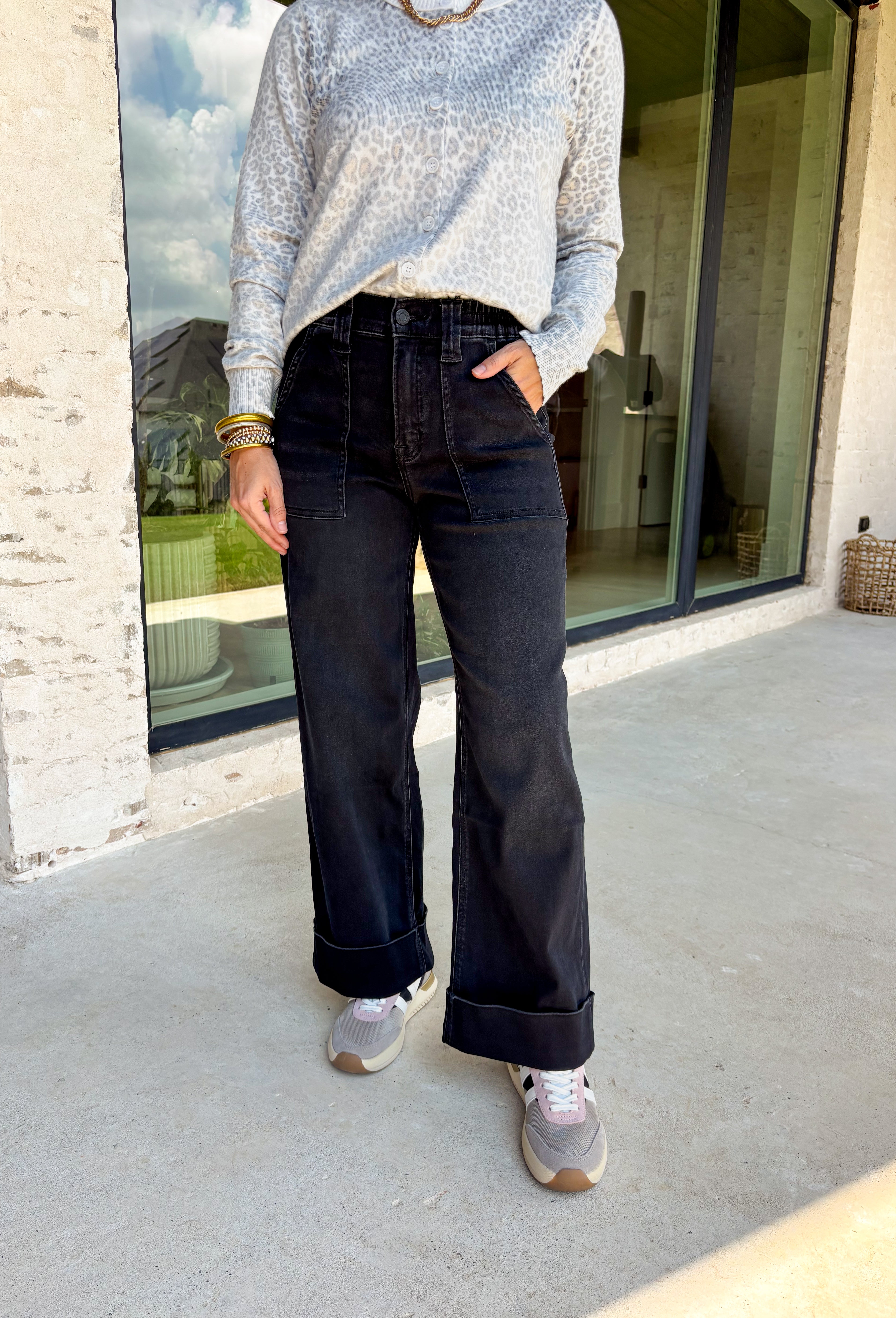Relaxed and effortlessly cool, these black baggy wide leg jeans are the denim upgrade your fall closet needs. Designed with a flattering high waist and a trendy cuffed hem, they strike the perfect balance of casual and polished. These are great for showing off ankle boots or sneakers, while the soft, modal-blend denim keeps them comfortable with just the right amount of stretch. Whether styled with a cozy sweater or a sleek blouse, these jeans are versatile enough to take you anywhere this season.