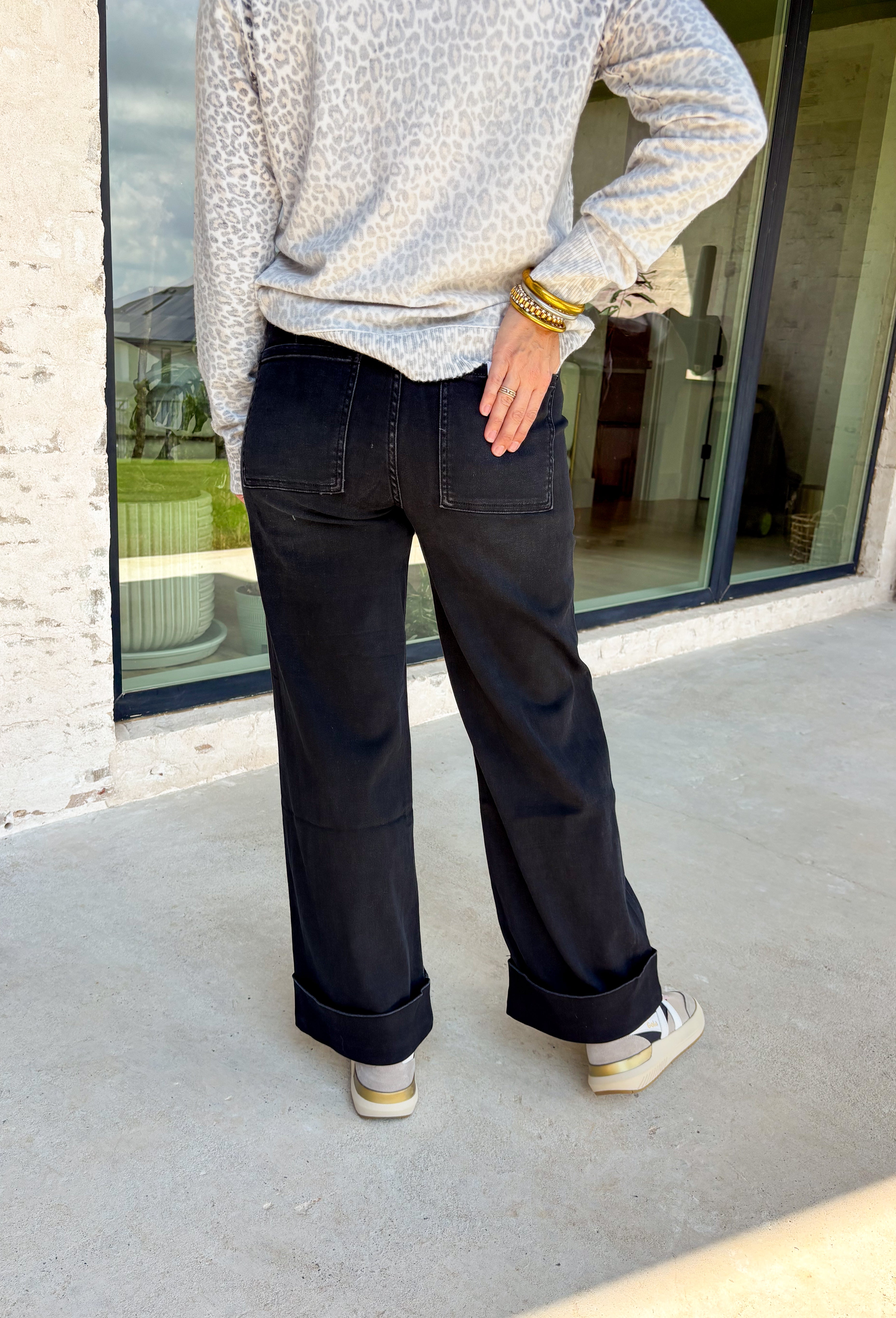 Relaxed and effortlessly cool, these black baggy wide leg jeans are the denim upgrade your fall closet needs. Designed with a flattering high waist and a trendy cuffed hem, they strike the perfect balance of casual and polished. These are great for showing off ankle boots or sneakers, while the soft, modal-blend denim keeps them comfortable with just the right amount of stretch. Whether styled with a cozy sweater or a sleek blouse, these jeans are versatile enough to take you anywhere this season.