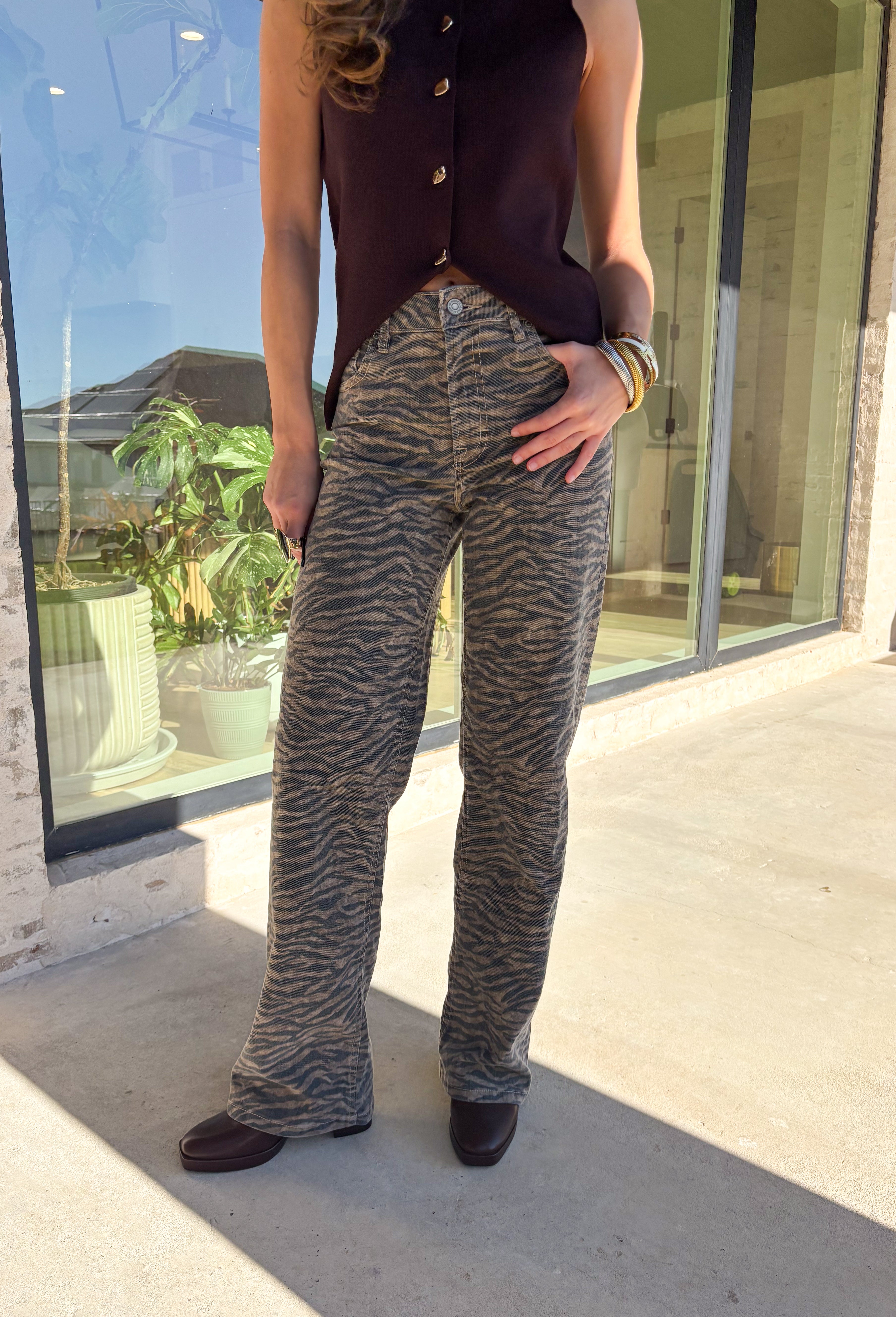 Step up your denim game with these brown tiger print dad jeans by Hidden. Designed in a high-rise fit with a trendy black tiger pattern, these jeans bring a bold twist to a classic silhouette. The straight-leg shape and slight stretch make them both flattering and comfortable, while the 30" inseam gives just the right amount of length for boots or sneakers.