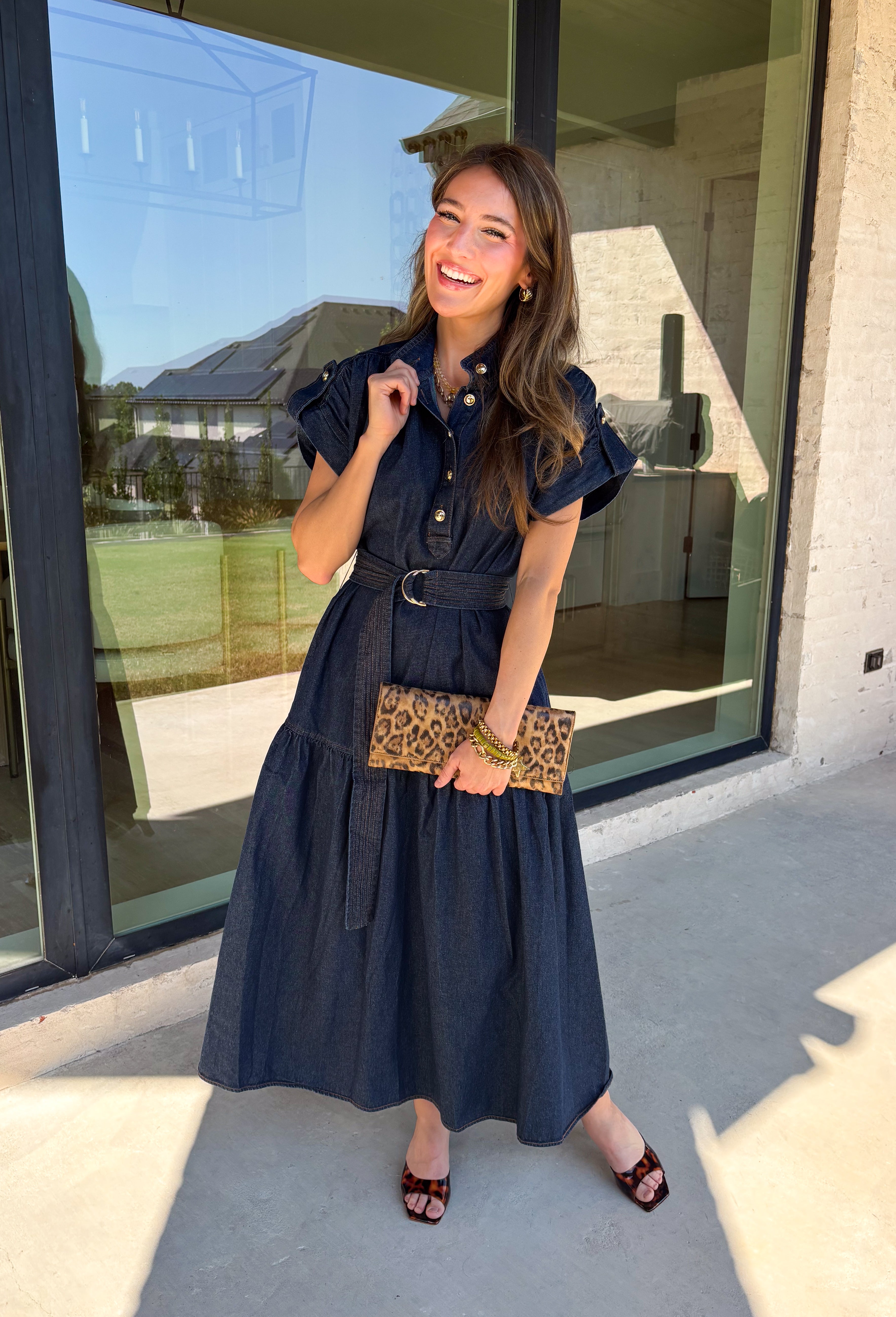 There’s something about a great denim dress that makes getting dressed feel instantly easier. This dark wash midi dress from Entro features a stand collar and partial gold button front that adds a polished touch to the classic denim look. Cap sleeves keep the silhouette easy to layer as the seasons change, while the coordinating self-tie belt lets you add definition at the waist. Finished with convenient side pockets, this versatile dress can take you from casual office days and lunch plans to football week