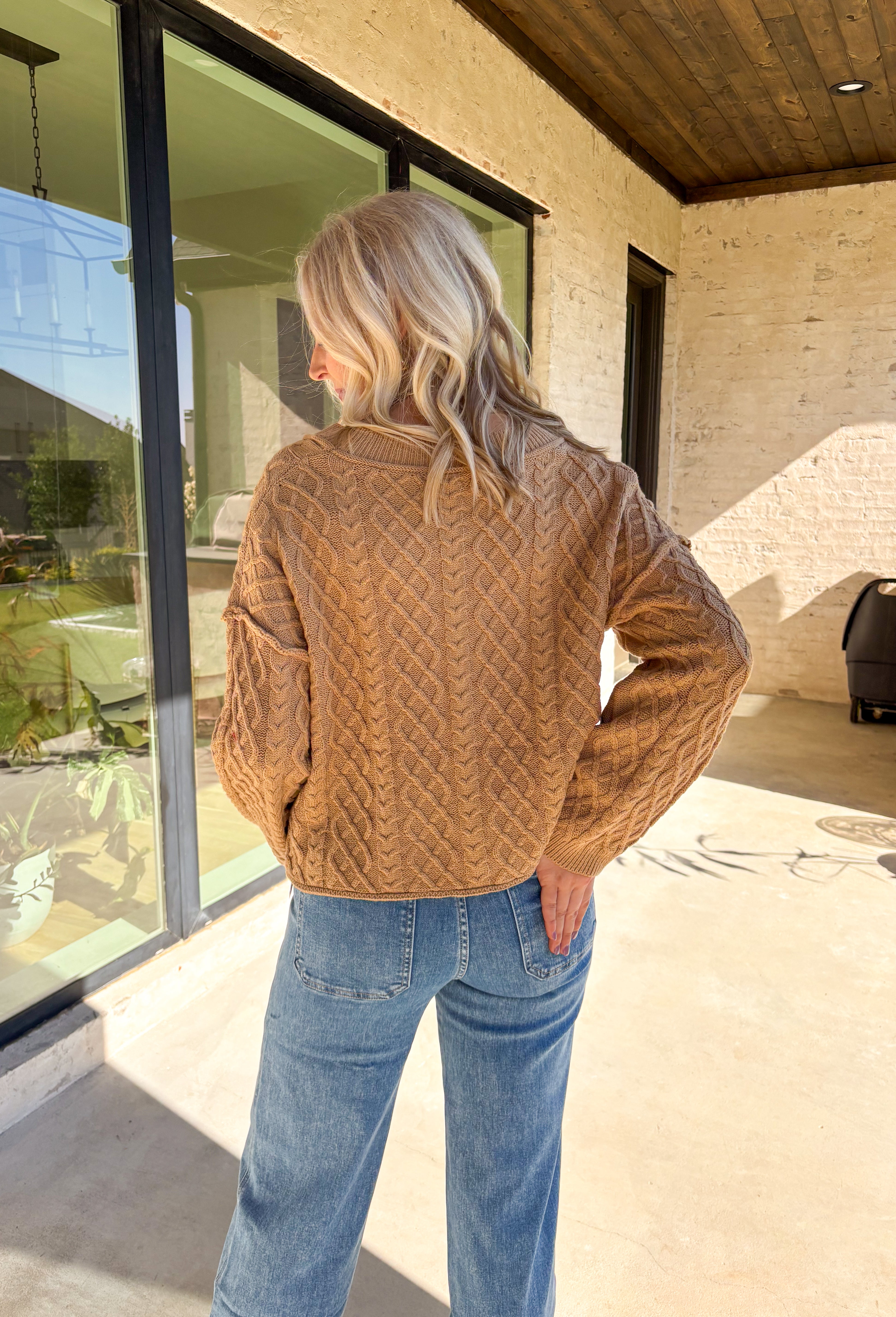 This cozy camel cardigan is the layering essential your fall wardrobe's been waiting for. With a slouchy, relaxed fit and a long v-neck silhouette, it's the kind of sweater you’ll reach for again and again. From chilly coffee runs to relaxed pumpkin patch strolls, this cropped cable knit is a perfect blend of comfort and charm.