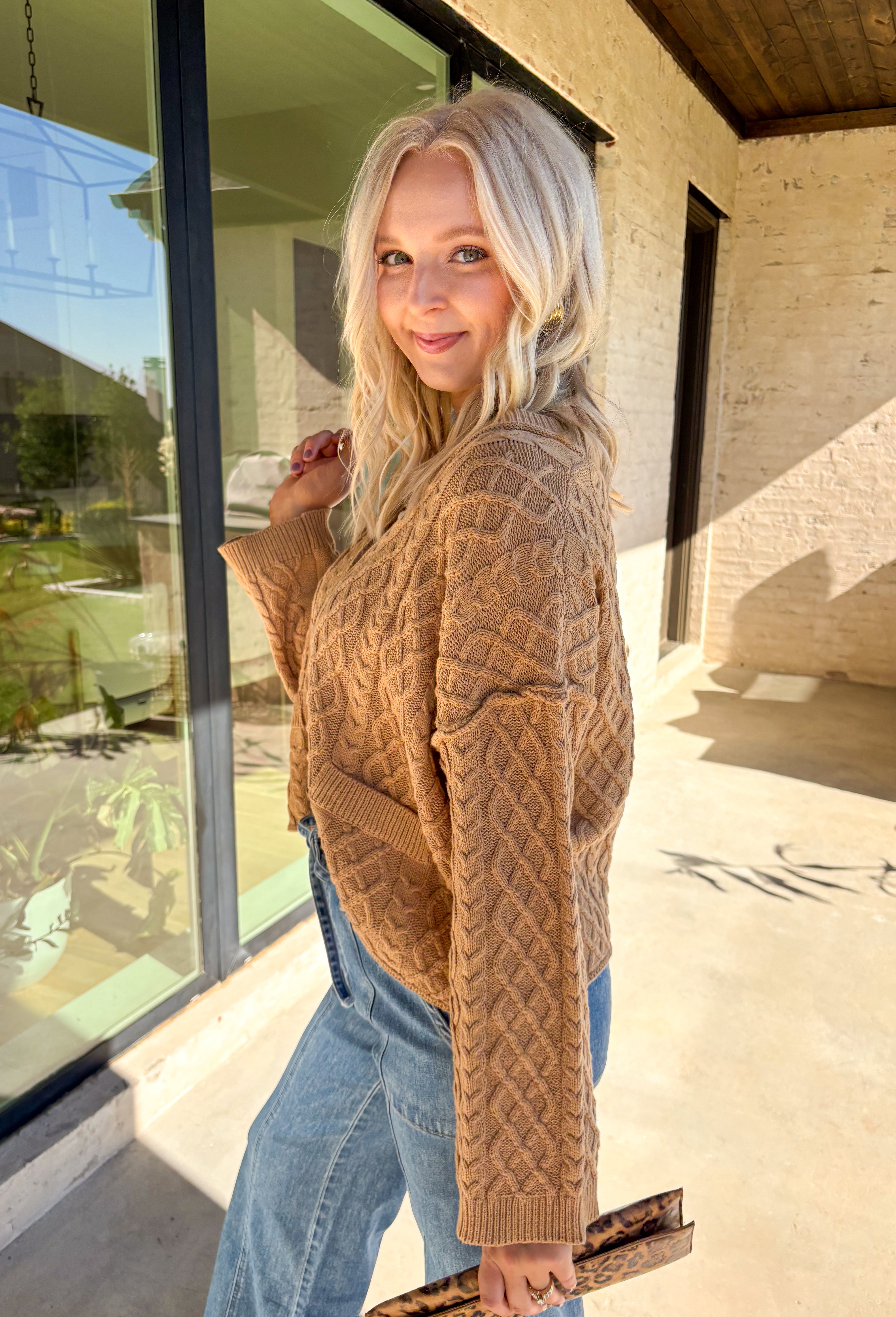 This cozy camel cardigan is the layering essential your fall wardrobe's been waiting for. With a slouchy, relaxed fit and a long v-neck silhouette, it's the kind of sweater you’ll reach for again and again. From chilly coffee runs to relaxed pumpkin patch strolls, this cropped cable knit is a perfect blend of comfort and charm.