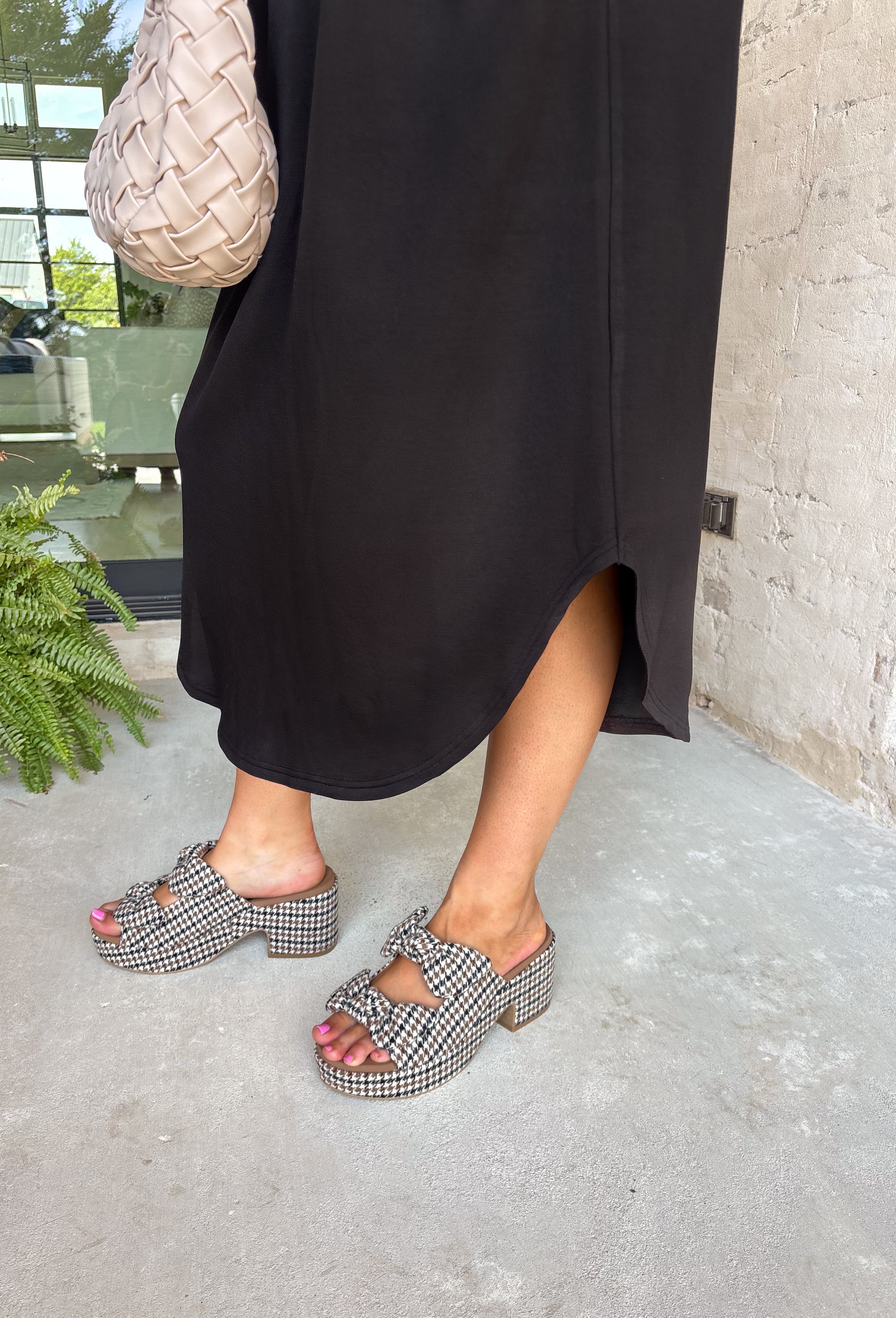 Effortless and versatile, this black midi dress is an easy favorite for fall. Designed with a band collar v-neckline and elasticated short sleeves, it offers both structure and comfort. Side pockets keep it practical, while the soft, stretchy fabric blend makes it perfect for all-day wear. You'll find yourself reaching for this dress all season long!