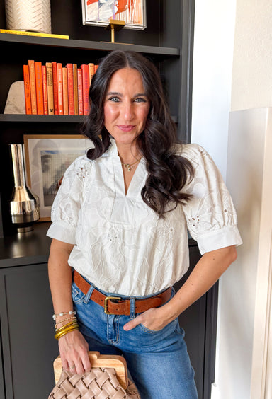 This white puff sleeve top by Entro is the perfect blend of classic and charming. Featuring delicate floral embroidery and a pleated band collar with a split v-neckline, it’s full of soft, feminine flair. The short puff sleeves add a playful touch, while the lightweight cotton and full lining keep things comfy and breathable. An easy favorite for everything from brunch dates to springtime strolls!