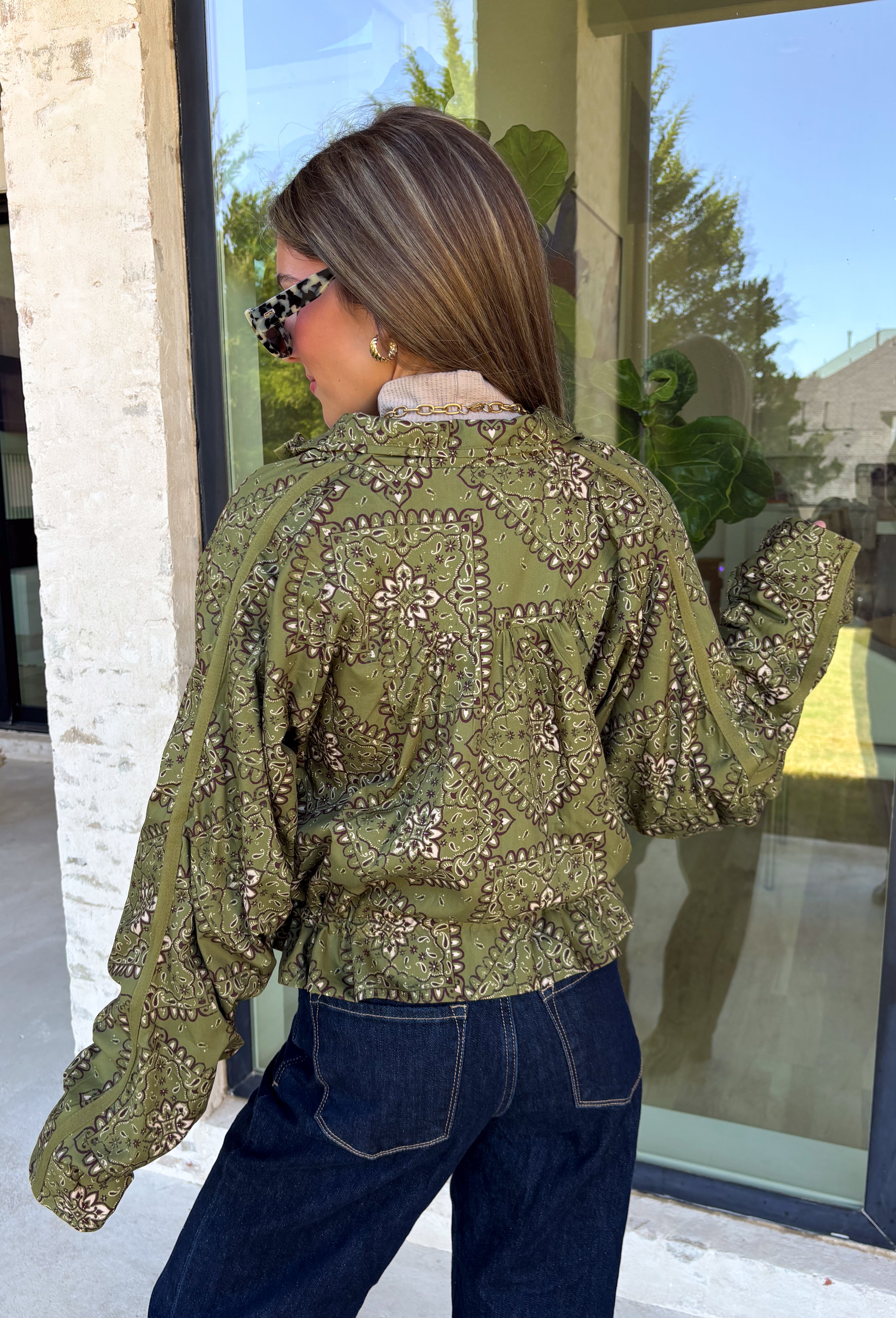 Give your everyday layers a western-inspired twist with this olive bandana jacket from Entro. The rich olive color paired with the bandana-inspired print gives it a vintage feel that's fun without being hard to style. A zipper-front closure keeps the look casual and easy to throw on, while convenient side pockets add an everyday touch you'll appreciate. Made from 100% cotton, it's a great lightweight layer to keep nearby for crisp mornings, weekend errands, and casual nights out. 