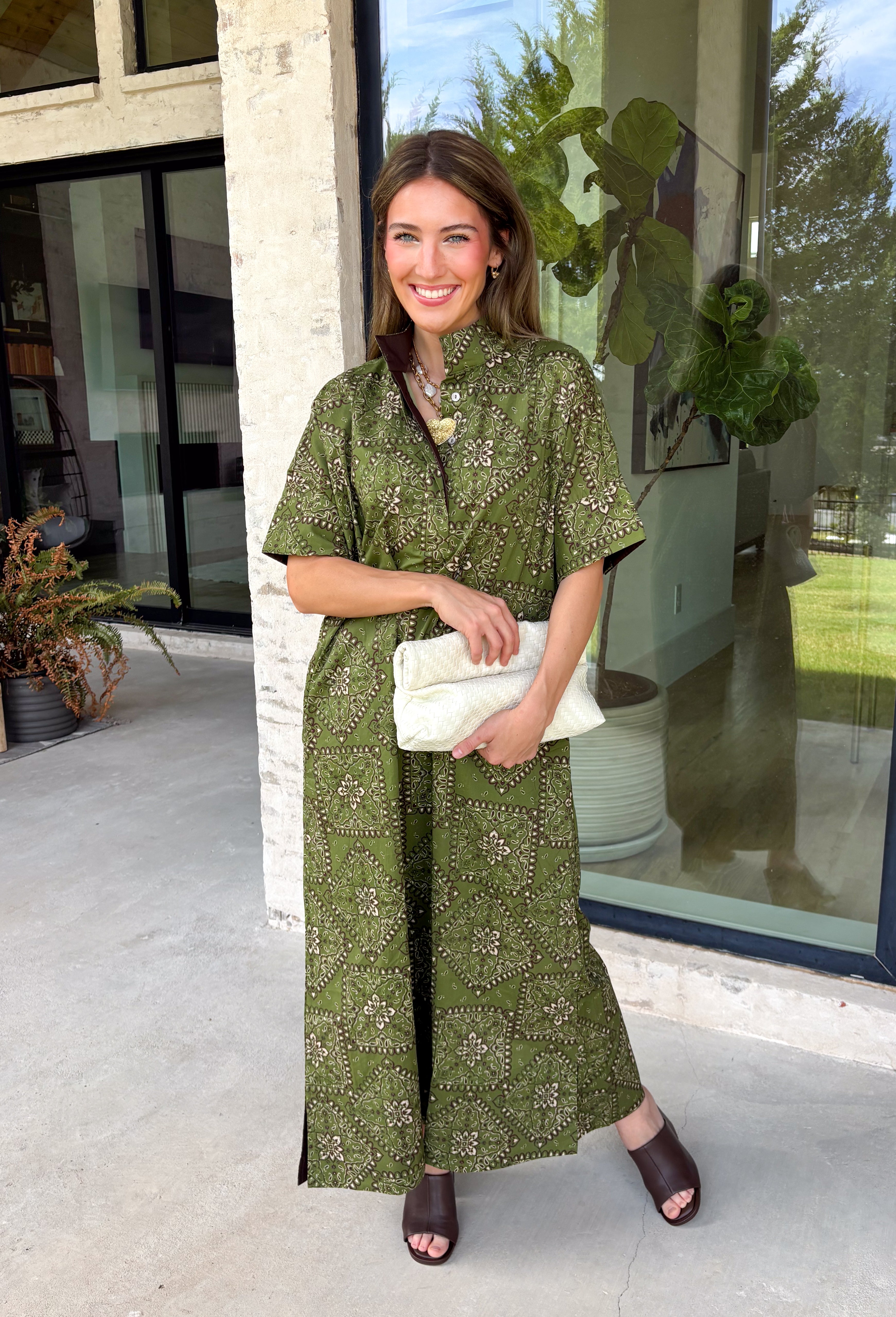 Embrace effortless fall style with this beautifully detailed midi dress from Entro. Designed in a rich olive hue with a vintage-inspired paisley print in shades of brown and off-white, this timeless dress brings the perfect blend of western charm and boho flair. The flattering midi silhouette is easy to dress up or down, while convenient side pockets add an everyday touch you'll love. 