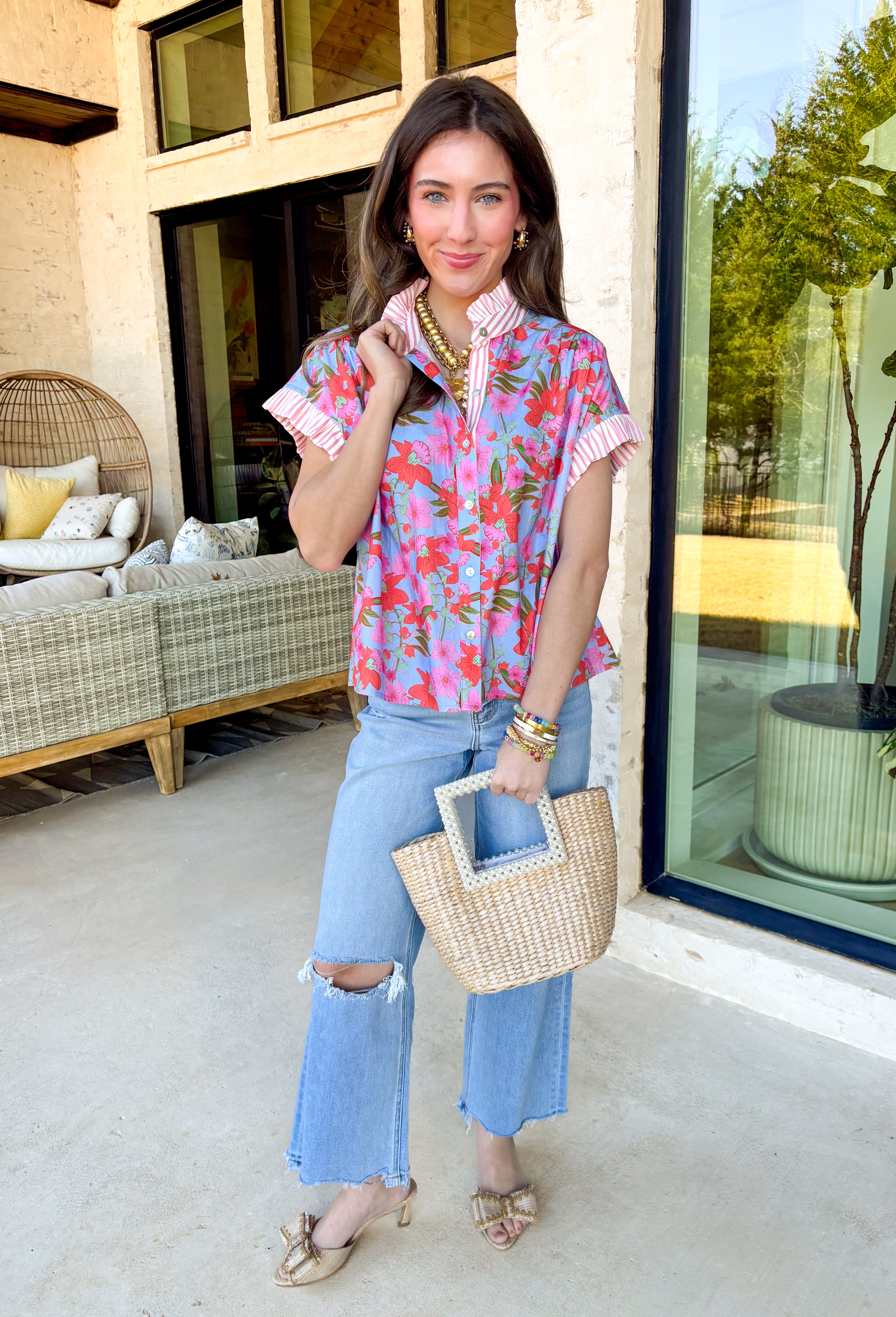 Meet your new go-to denim for spring and beyond! These light wash wide leg jeans by Vervet are the perfect mix of classic and cool, featuring a relaxed wide leg fit with just the right amount of edge. The distressed knee detail gives them that lived-in, effortless vibe, while the raw edge hem adds a fun, laid-back finish that looks amazing with everything from sneakers to sandals.