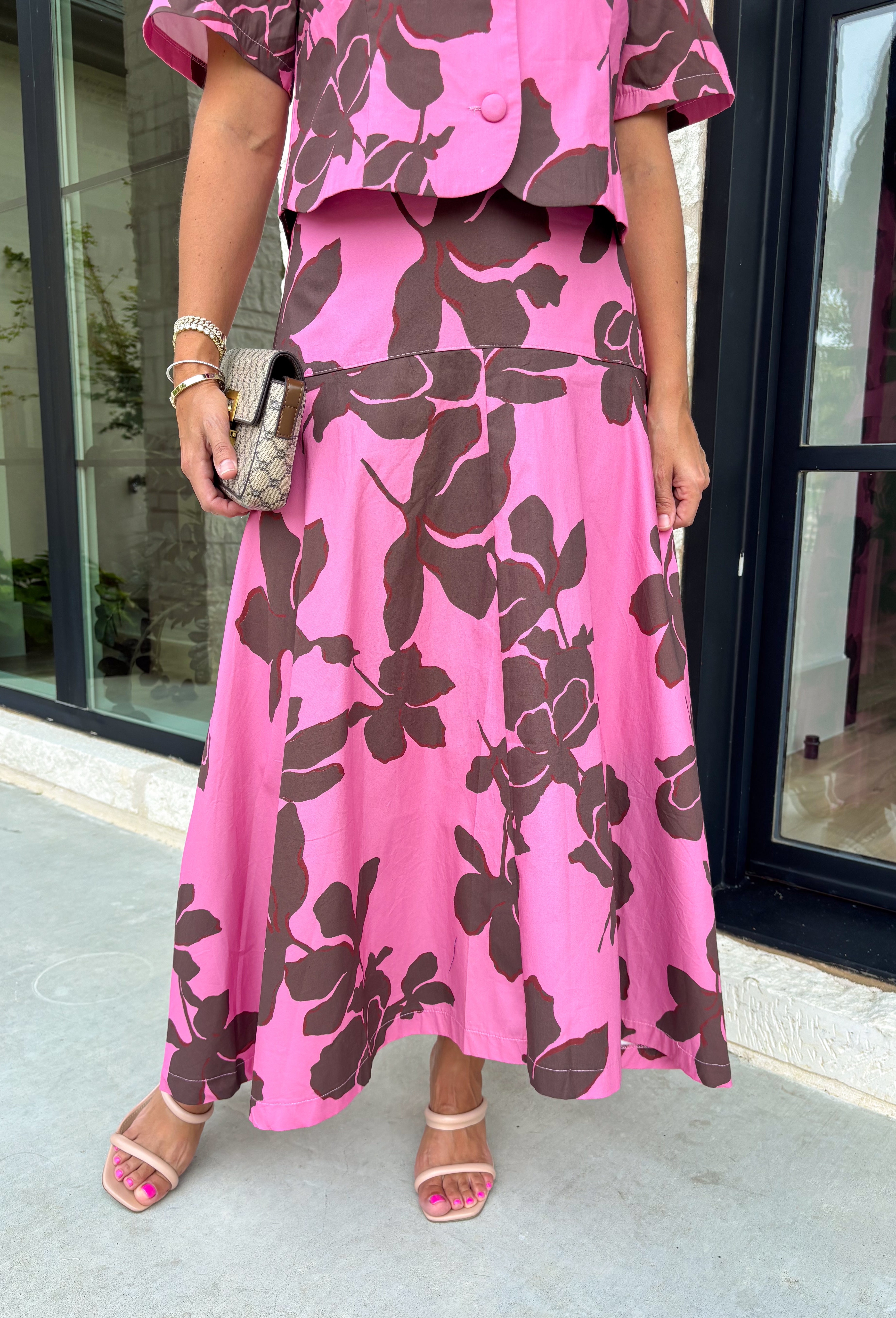 Feminine, flowy, and effortlessly versatile, this floral midi skirt is the perfect piece to refresh your fall wardrobe! Designed in a beautiful pink hue with a rich brown floral print, it brings a perfect blend of color that's easy to wear from season to season. The lightweight cotton fabric and chic pleated detailing create graceful movement with every step, while the flattering midi length makes it perfect for everything from brunch dates to holiday gatherings. 
