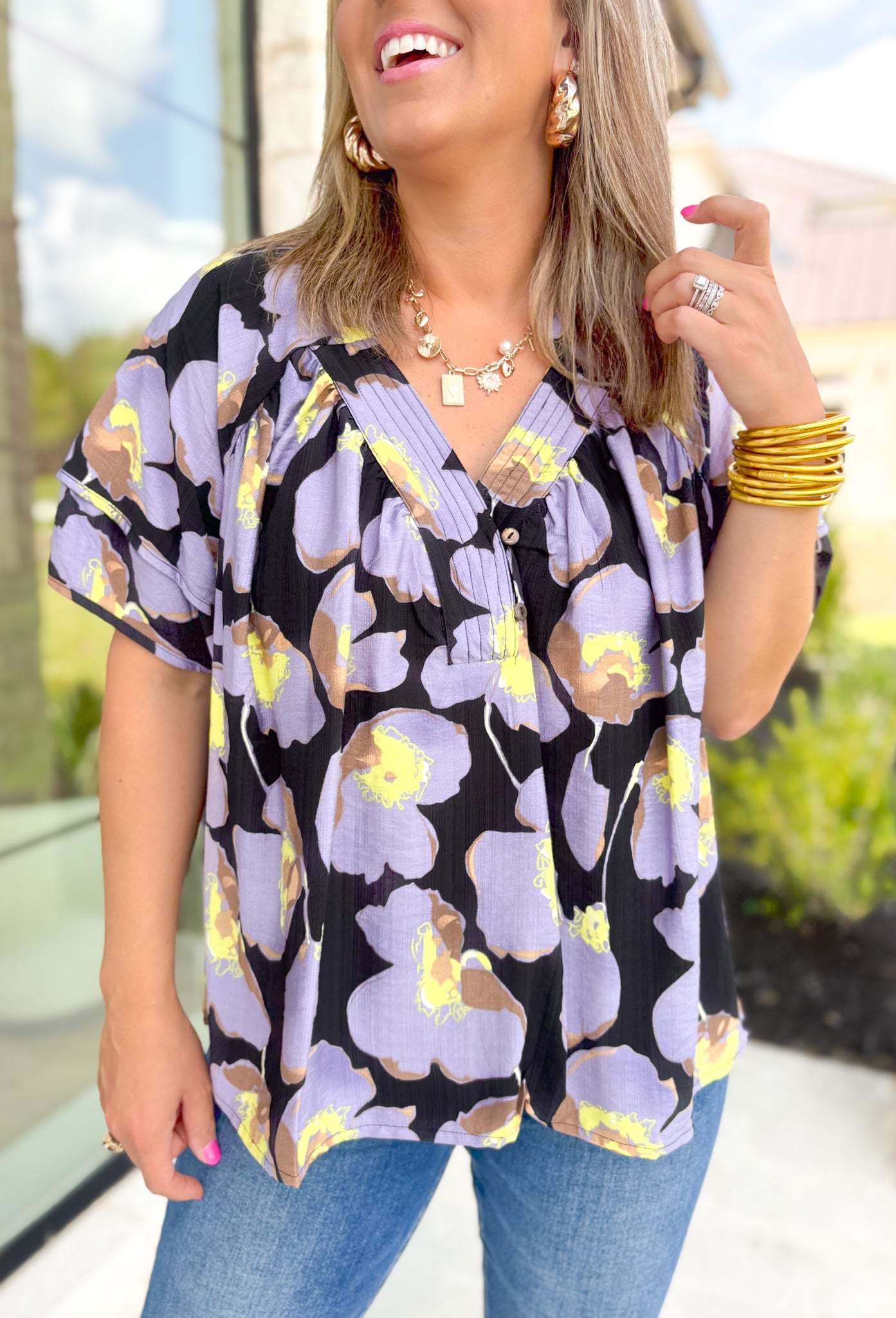 Can't Stop You Floral Top, short sleeve v-neck floral blouse in the colors lilac, black, lime, and taupe