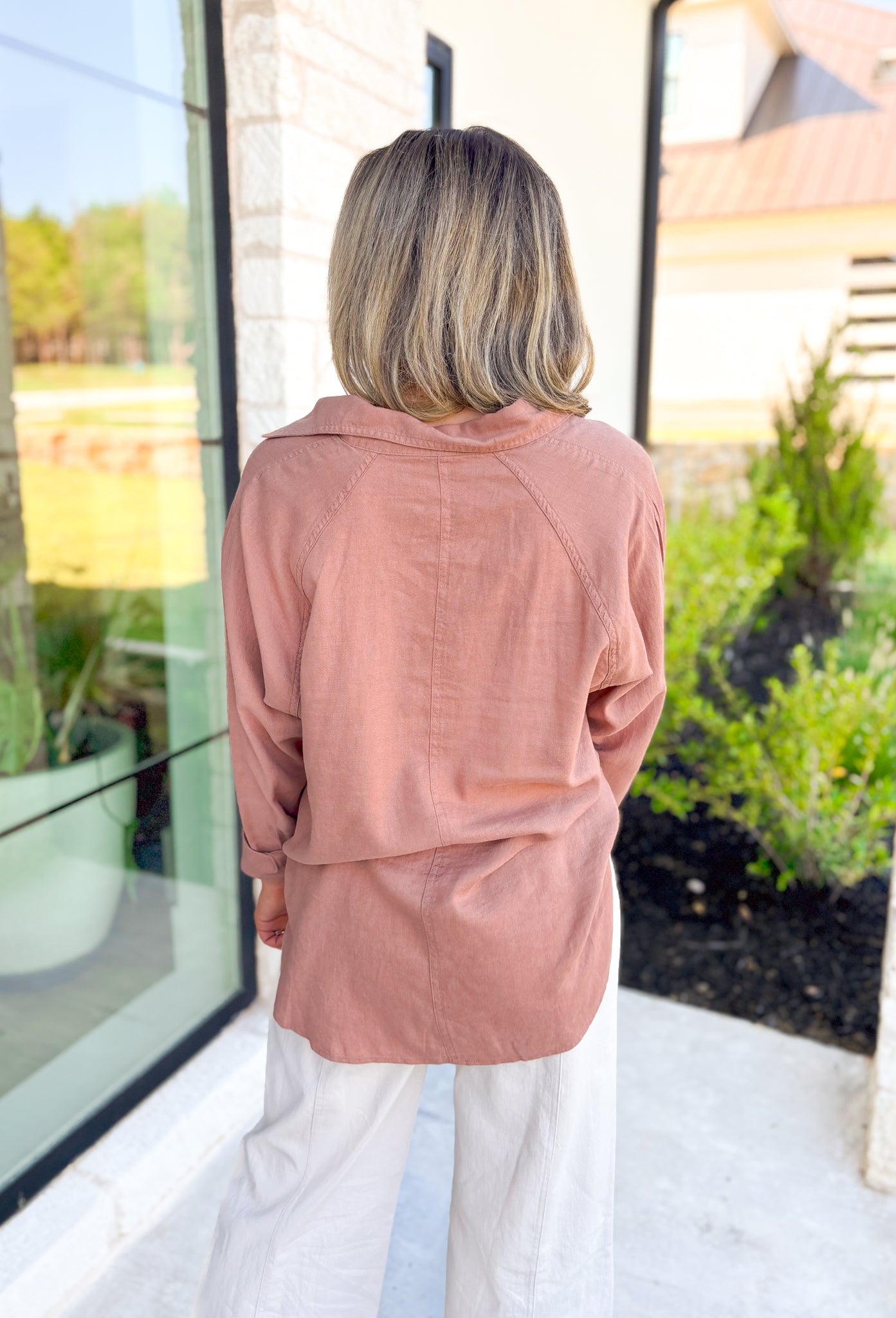 Z SUPPLY Perfect Linen Top in Mocha Mousse, linen terracotta button down with one front pocket