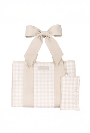 There’s a reason everyone’s obsessed with these Jelly Totes… Spacious yet lightweight, this Jelly Tote is perfect for everything from errands and work days to beach trips and travel. Fold it flat to pack as an extra bag, or use it as your carry-on with plenty of space for your laptop, makeup bag, shoes, water bottle, and more. The easy-to-clean material handles coffee spills effortlessly, and the luxurious extra-wide straps keep things comfortable, no matter how much you overpack. 